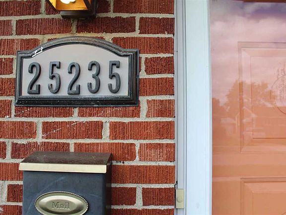 3rd image of 25235 Campbell Ave