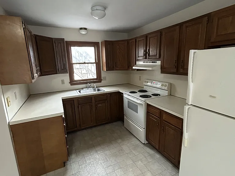 227 Wood St #B — Photo 3
