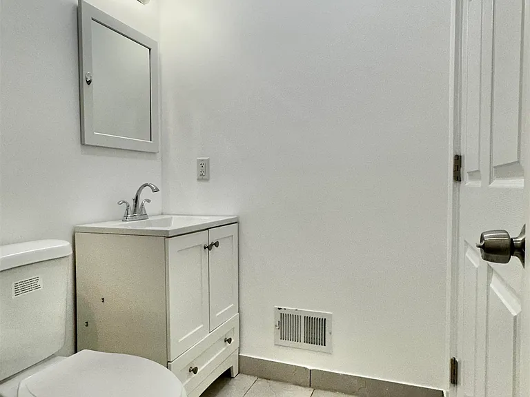 20 Fisk St #A — Photo 10