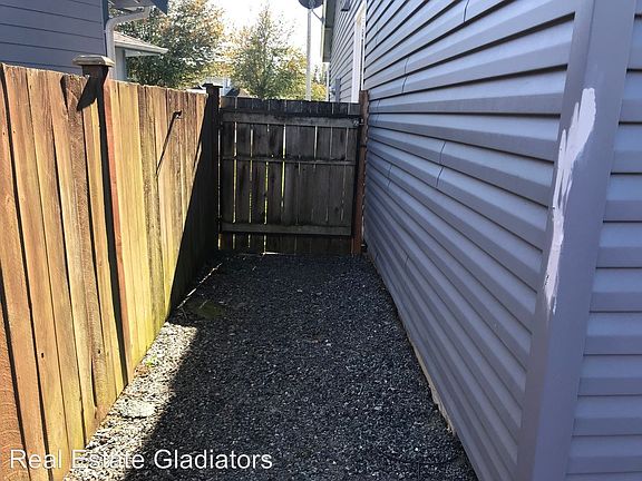 4th image of 17628 28th Ave NE