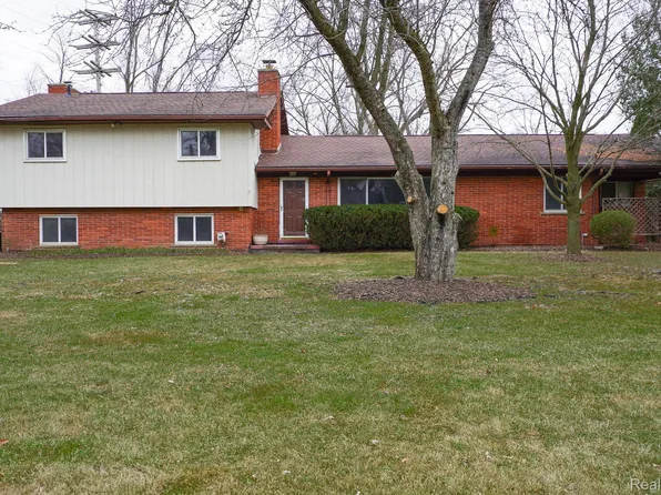 3649 S John Hix Rd, Wayne, MI 48184