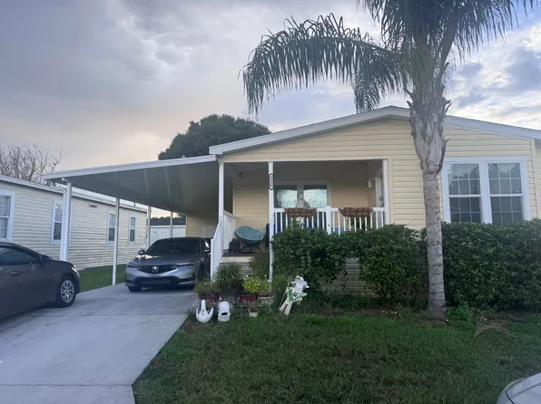 3235 Bending Oak Dr, Plant City, FL 33563