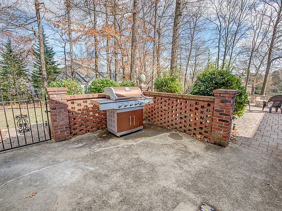 2nd image of 2848 Colony Woods Dr