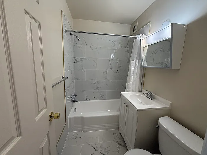 Colonial Village Apartments — Photo 25