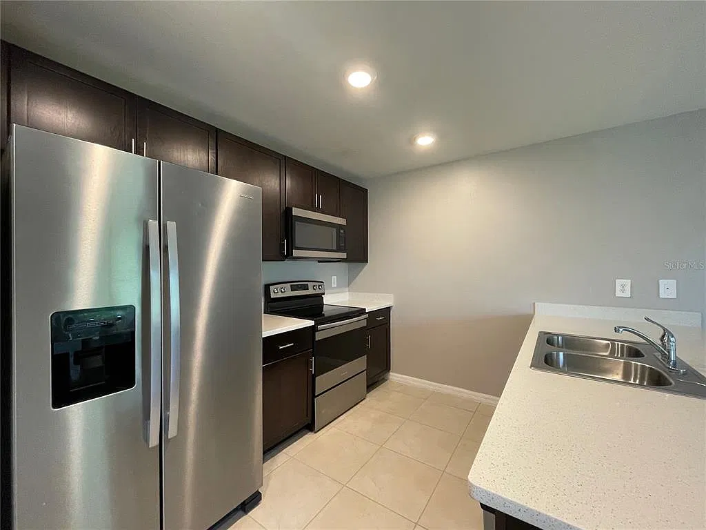 4 bed, 2.0 bath, 1504 sqft, $2,095 — Photo 3