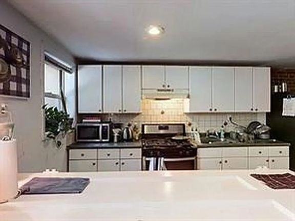 3rd image of 232 10th St #1