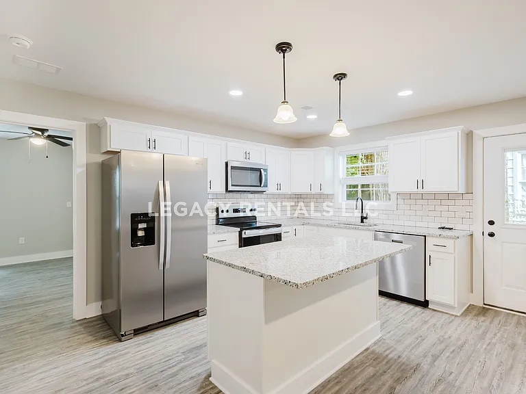 326 Elm St — Photo 3