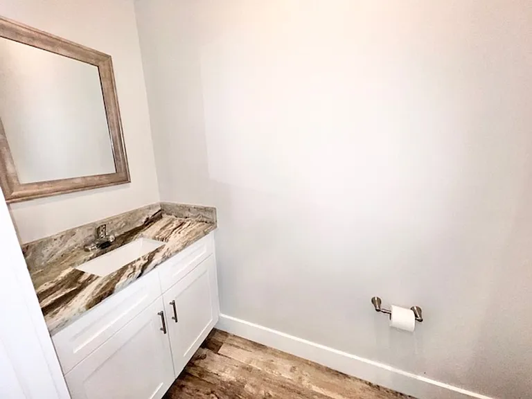 907 Randall St — Photo 6