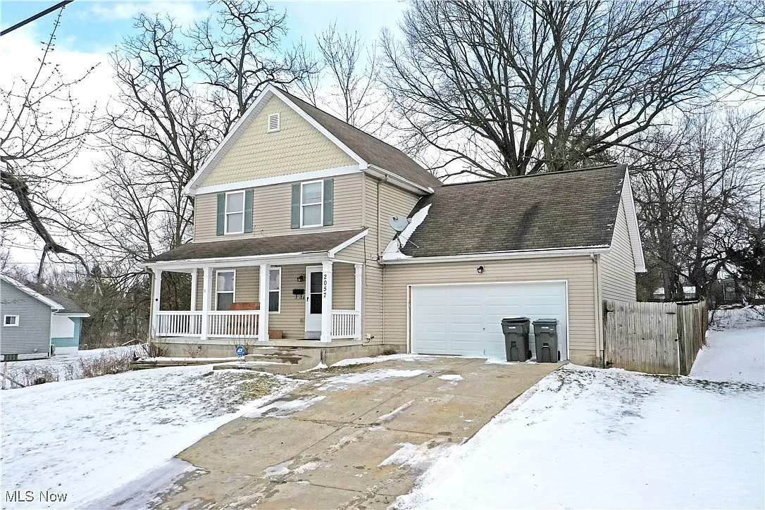 2057 Summer St photo 1
