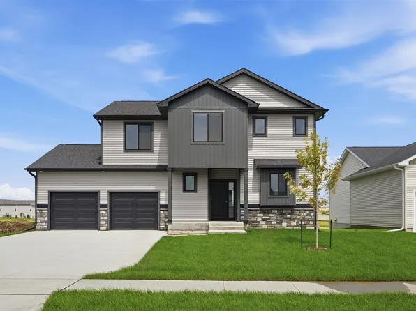 875 11th St, Waukee, IA 50263