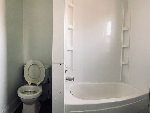4th image of 1103 Main St APT 4