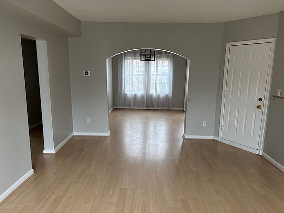 3rd image of 1733 N Queens Ln APT 124