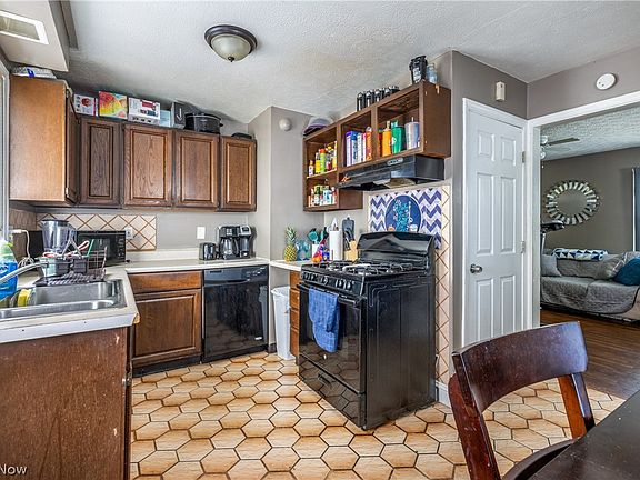 5th image of 12413 Worthington Ave