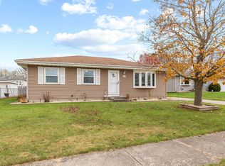 105 Beech Ct, Hebron, IN 46341