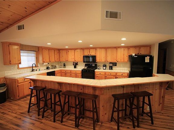 4th image of 241 Crater Lake Dr