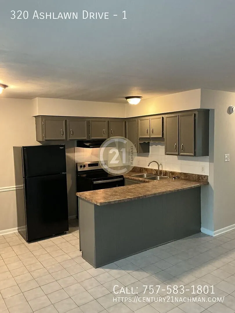 Two bedroom unit. Downstairs,very spacious — Photo 3
