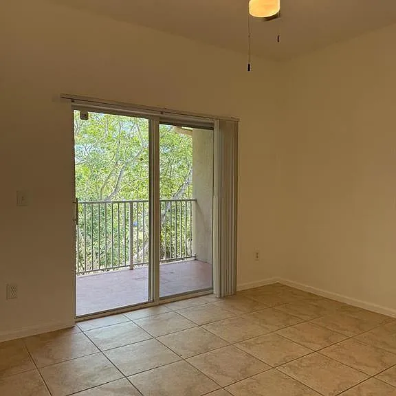 2941 Riverside Dr #303 — Photo 10