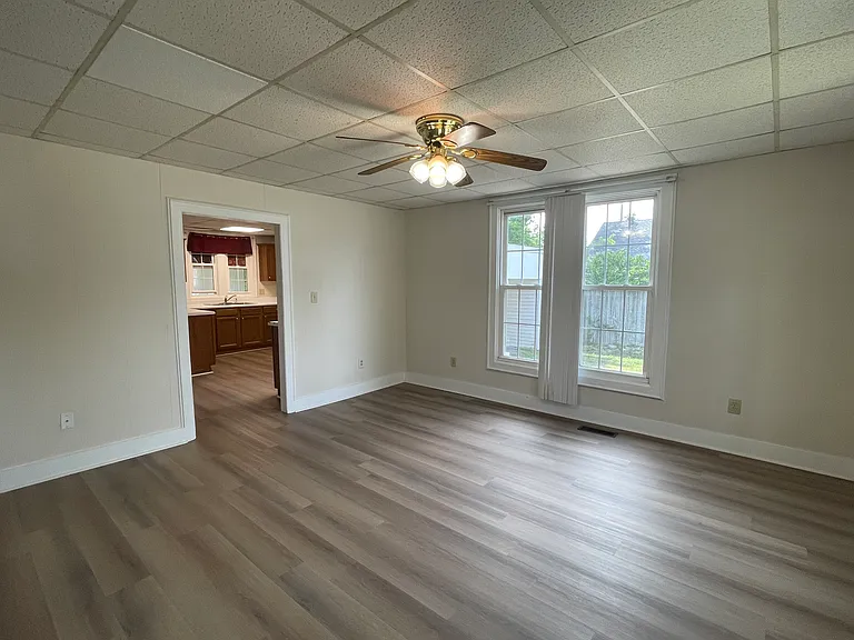 556 Victor Ave — Photo 2