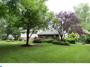 17 Oriole Dr, Wyomissing, PA 19610