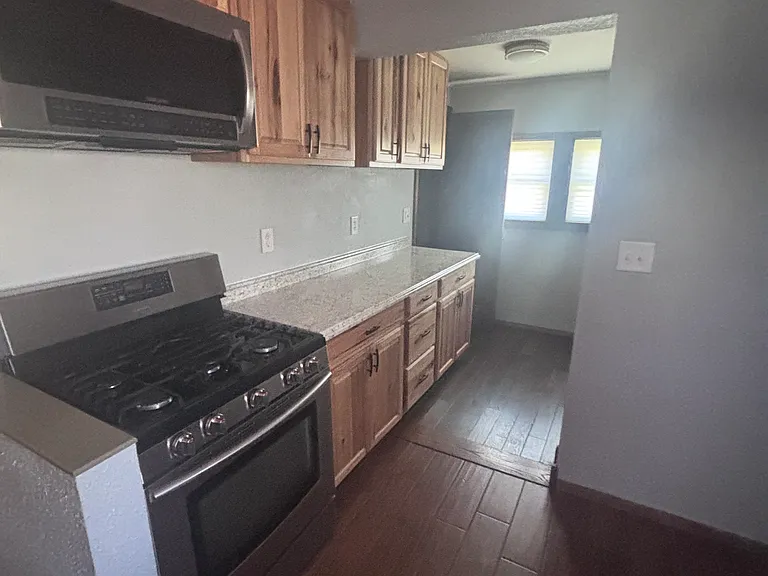 213 E Farmer St — Photo 7