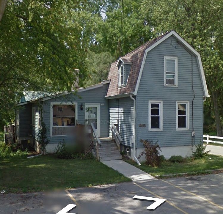 2nd image of 3200 Roberts St