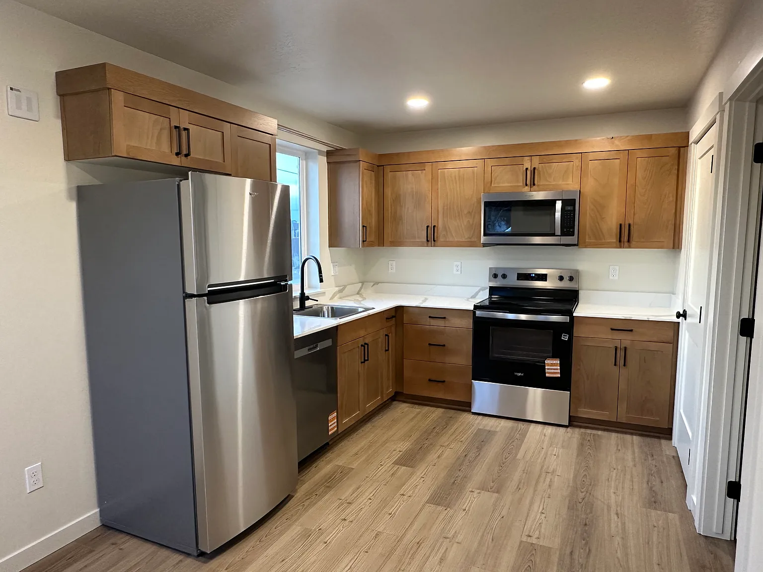 1 bed, 400 sqft, $1,200 — Photo 2