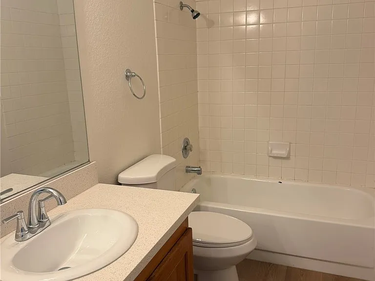 2324 Chapman Hill Dr — Photo 10