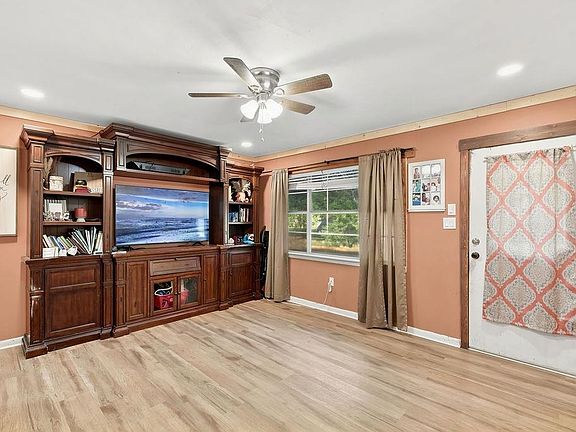 3rd image of 106 Mockingbird Ln