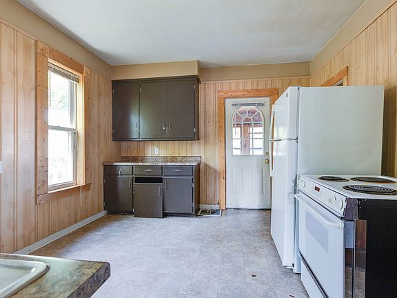 4th image of 1125 Tamarack Ave NW