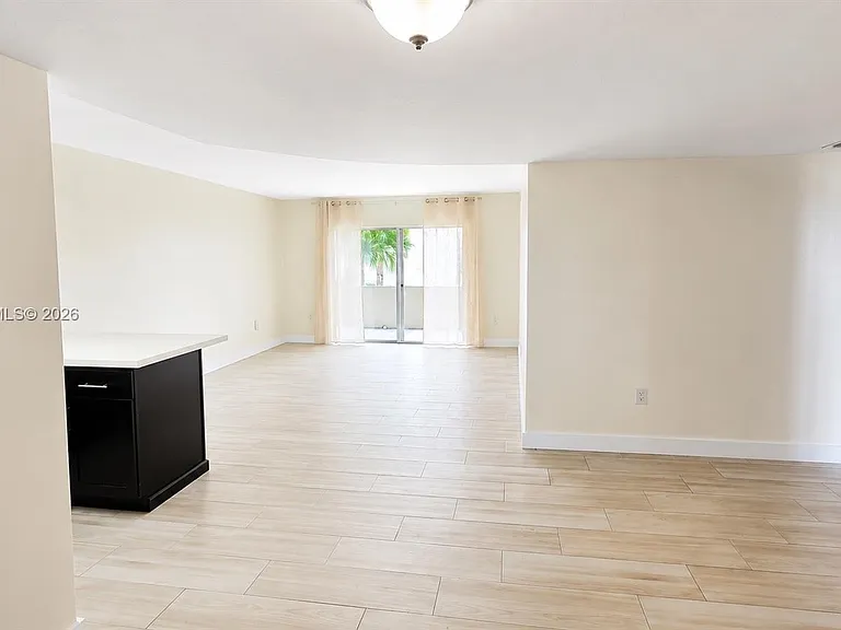 6904 N Kendall Dr #F305 — Photo 5