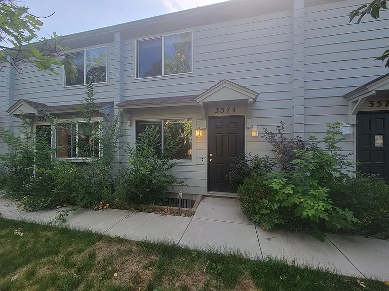 3574 Broadway St — Photo 29