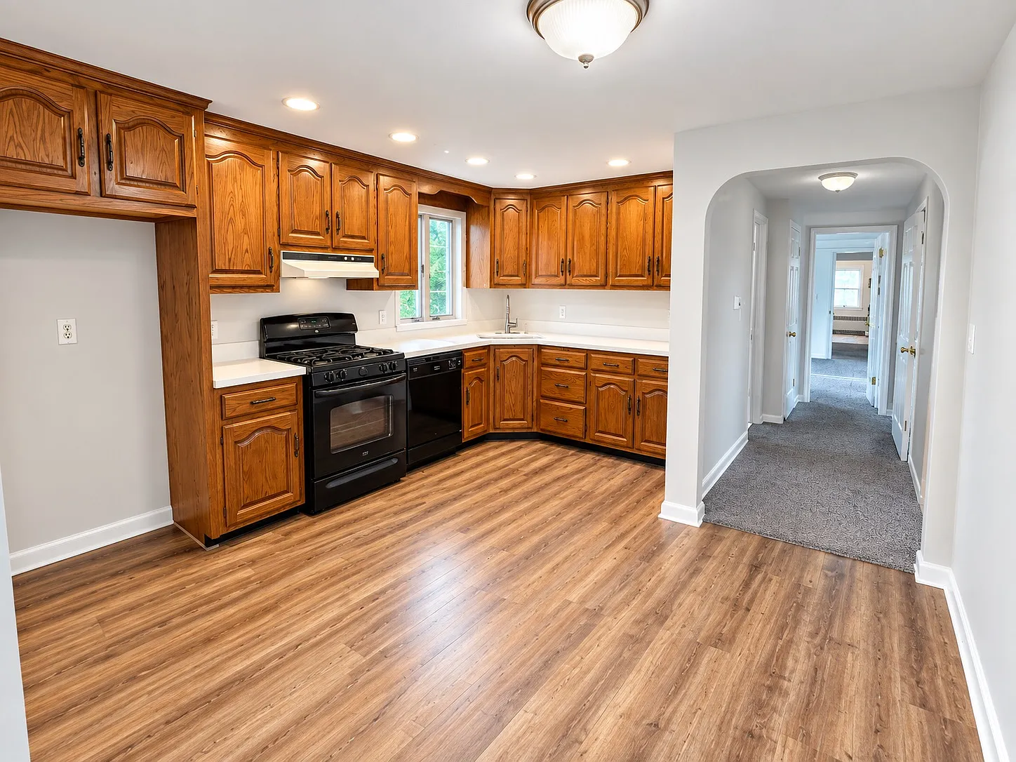 2 bed, 700 sqft, $2,100 — Photo 3