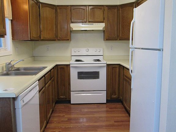 5th image of 1579 Gillam Way