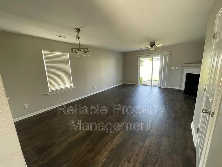 132 Winslow Ln — Photo 5