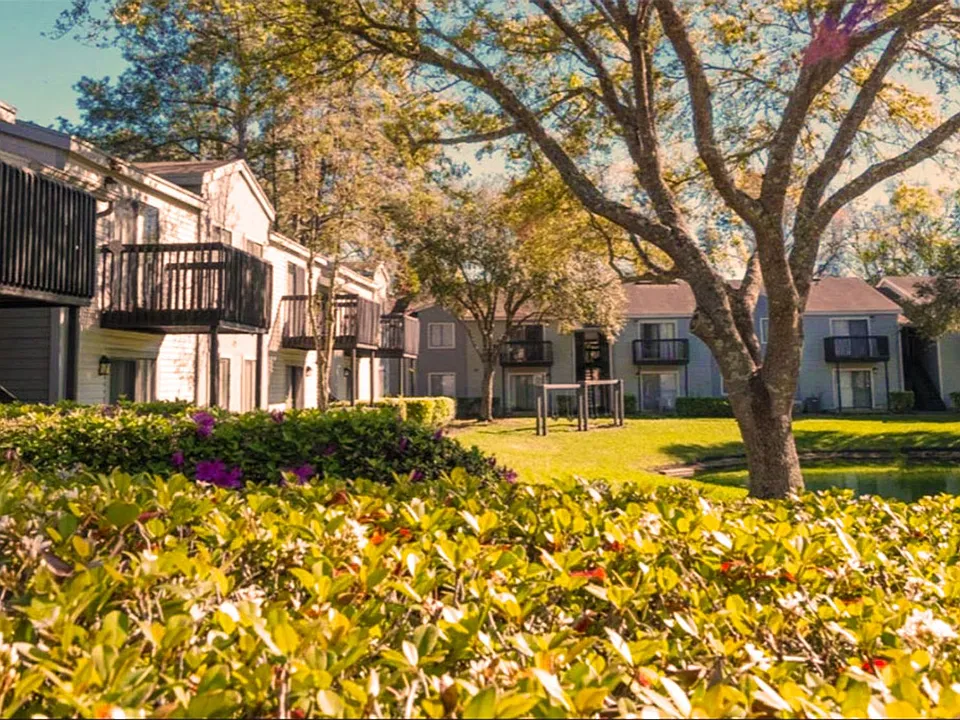 PALM TRACE APARTMENTS