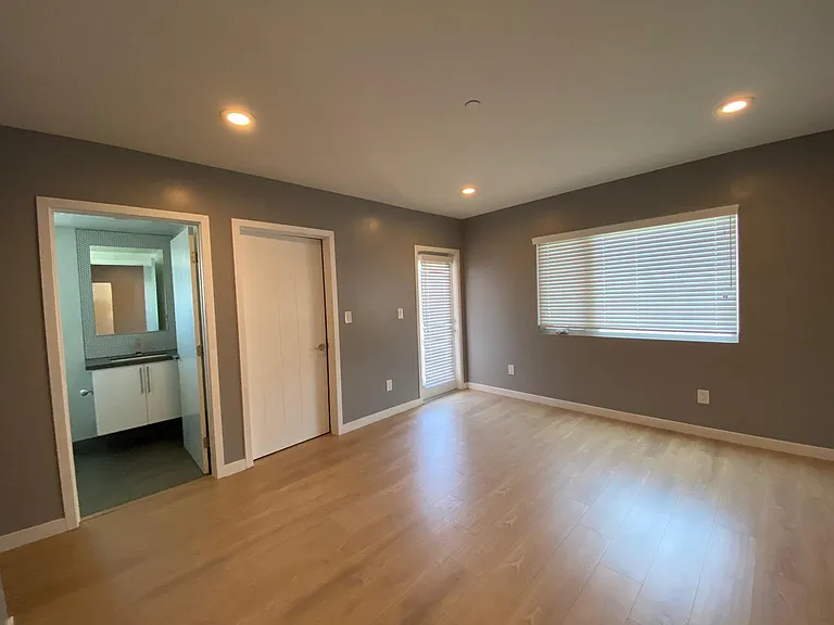 6413 Lexington Ave #1/2 — Photo 9
