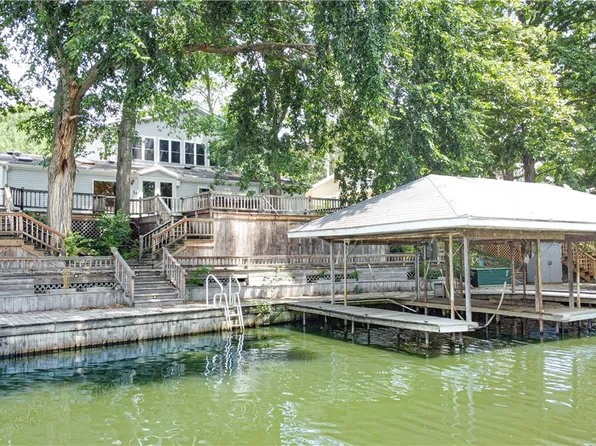 70 Shorts Dr, Neoga, IL 62447