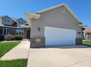 N9039 Spring Valley Rd, Menasha, WI 54952