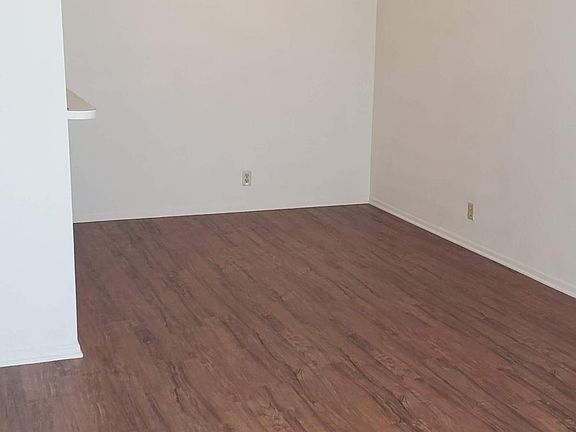 Living Room/Dining Area