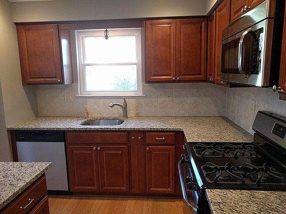 4th image of 87 Greenridge Cir