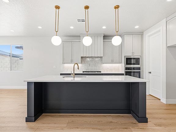 3rd image of 1613 N Ascent St #152