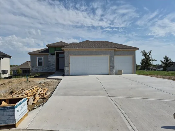 4525 145th Ct, Basehor, KS 66007