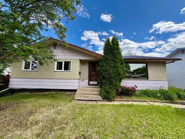 11421 W 96b St, Grande Prairie, AB T8V 3M8