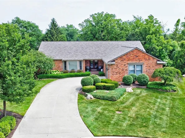 1692 Edinborough Dr, Rochester Hills, MI 48306