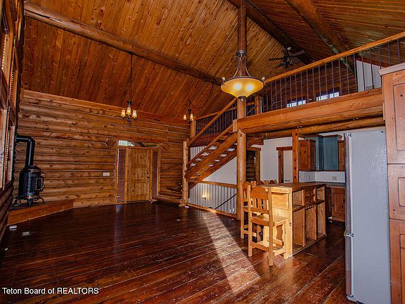 3rd image of 33 Hardman Cir