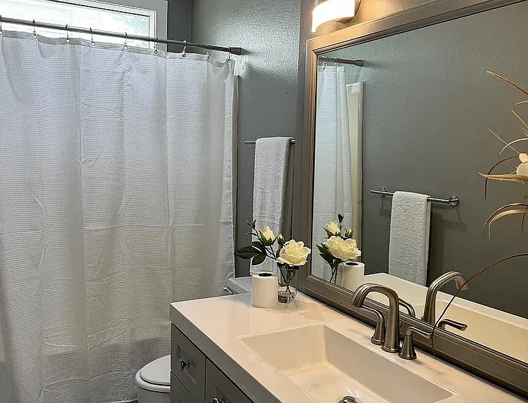 1347 S Florence Ave — Photo 12