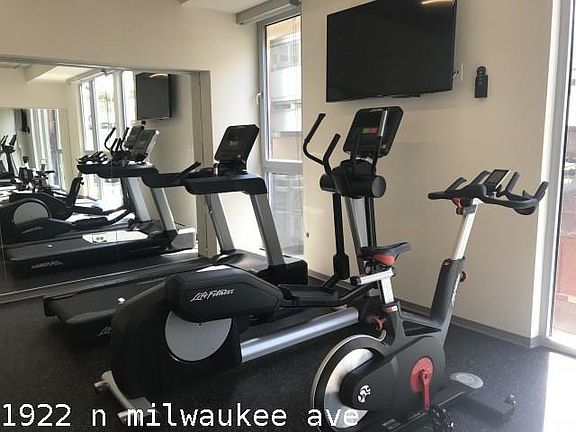 4th image of 1922 N Milwaukee Ave #928