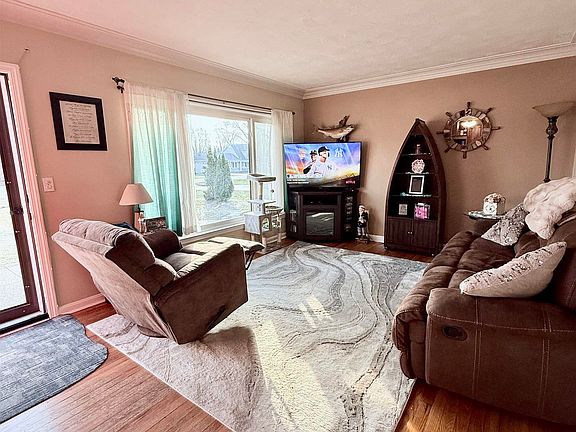 2nd image of 27685 Riviera St