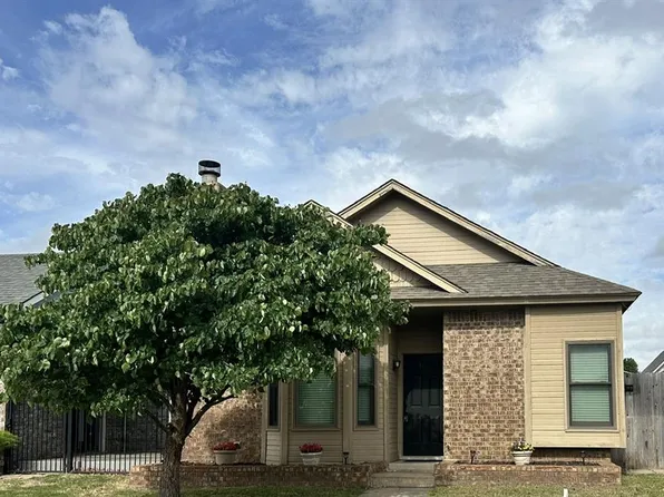 2131 Lonnie Ln, Moore, OK 73170