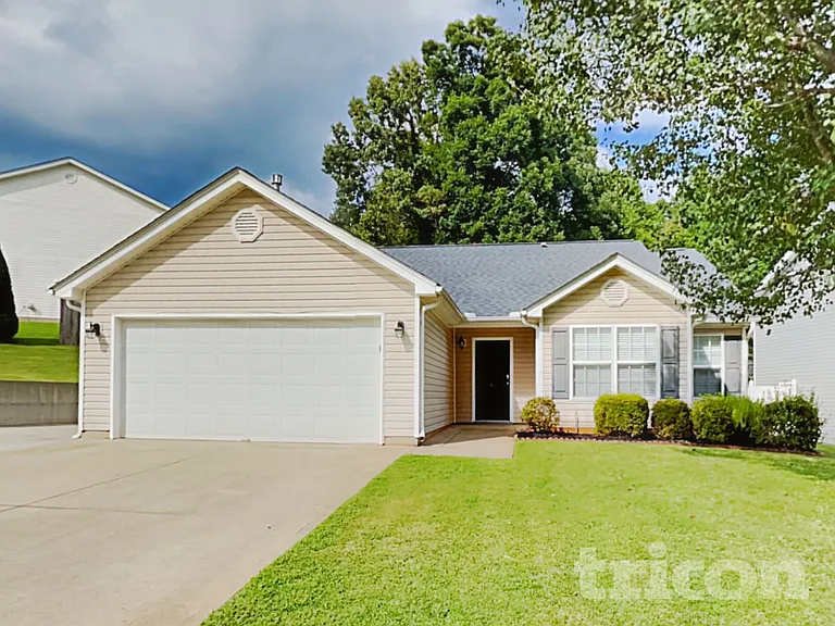 110 Kingscreek Dr — Photo 2